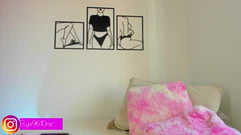 Ellie online show from December 2025 07:55:01 PM