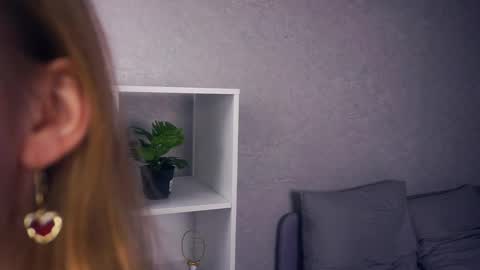 Mary  online show from November 2025 06:51:02 AM