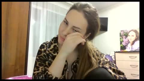 meadoweyes_ online show from November 2025 04:33:01 PM