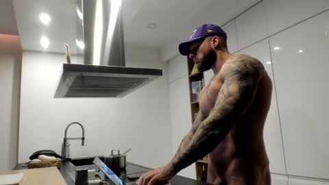 Snapshot of mealphamale chatting on December 2024 02:55:01 PM Alpha Male online show from December 2024 02:55:01 PM