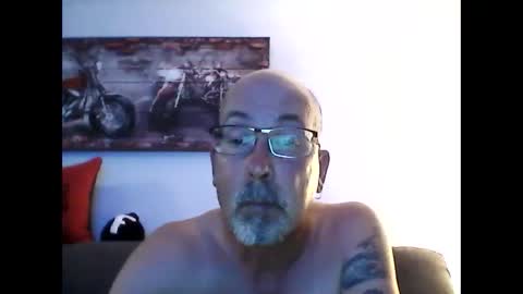 Snapshot of meathome3 chatting on September 2025 01:54:02 AM me at home online show from September 2025 01:54:02 AM