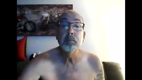 Snapshot of meathome3 chatting on October 2025 11:30:01 AM me at home online show from October 2025 11:30:01 AM