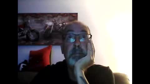 Snapshot of meathome3 chatting on November 2025 04:45:02 AM me at home online show from November 2025 04:45:02 AM