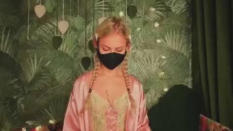 meeeewmeeeeow online show from October 2025 09:30:01 PM