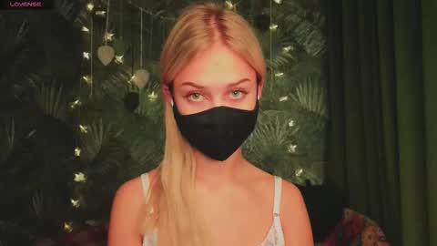 meeeewmeeeeow online show from November 2025 10:53:02 PM