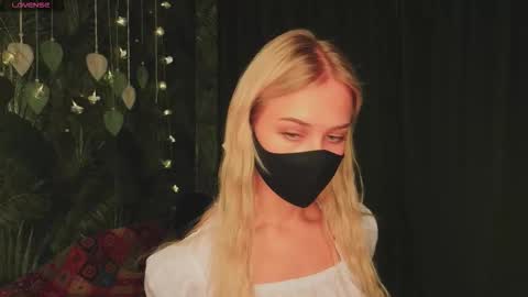 meeeewmeeeeow online show from November 2025 08:41:01 PM