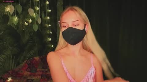 meeeewmeeeeow online show from November 2025 09:28:01 PM