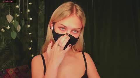 meeeewmeeeeow online show from November 2025 09:18:01 PM