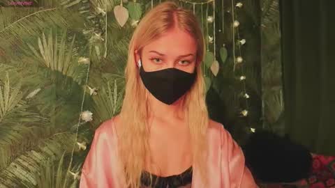 meeeewmeeeeow online show from December 2025 03:49:02 AM