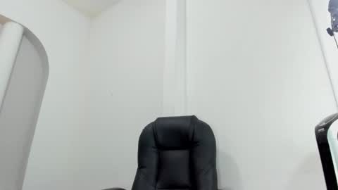 Snapshot of megan__monroe chatting on December 2025 09:46:02 PM megan__monroe online show from December 2025 09:46:02 PM