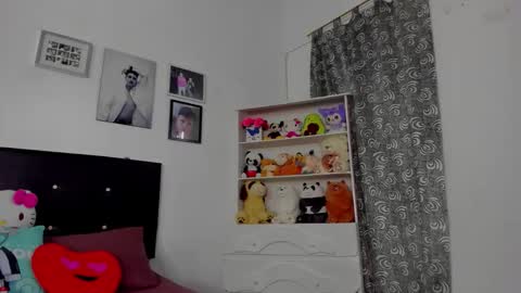 Snapshot of megan_and_clohe chatting on December 2025 06:34:01 PM M E G A N online show from December 2025 06:34:01 PM