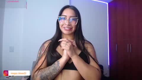 Snapshot of megan_bluee_ chatting on November 2025 05:56:01 PM Megan Bluee online show from November 2025 05:56:01 PM