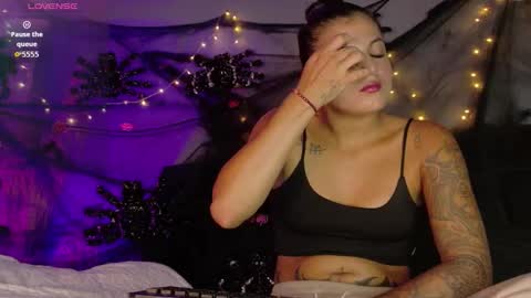 Snapshot of megan_browns1 chatting on October 2025 01:33:02 PM Megan online show from October 2025 01:33:02 PM
