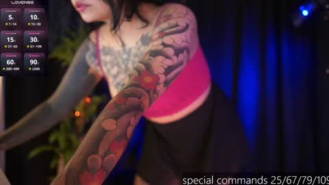 welcome guys   please  help me to reach 100 hands up Thanks  online show from December 2024 06:27:01 PM