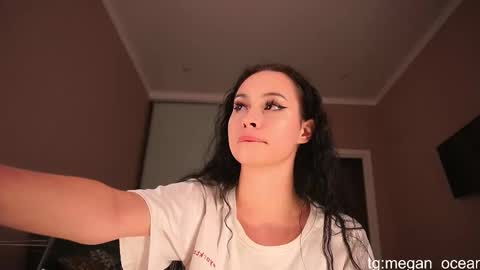 Megan online show from November 2025 05:45:02 PM