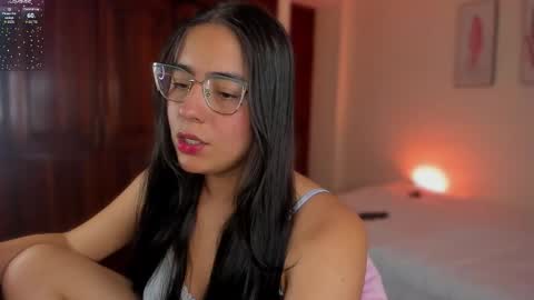 Snapshot of megan_vwv chatting on December 2025 01:33:01 AM megan online show from December 2025 01:33:01 AM