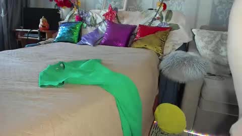 Nicki--------- Welcome to my Room online show from October 2025 07:42:01 AM