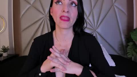 Megan Hofman online show from November 2025 03:42:02 AM