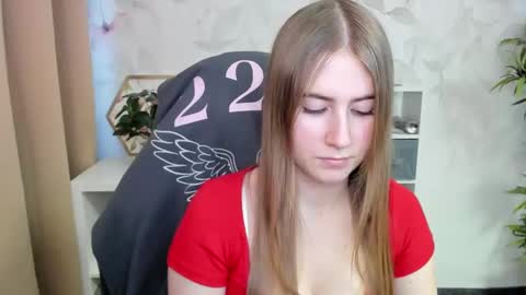 Snapshot of meganx_candy chatting on December 2024 01:54:02 PM Megan online show from December 2024 01:54:02 PM