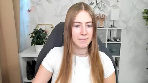 Snapshot of meganx_candy chatting on October 2025 05:37:01 AM Megan online show from October 2025 05:37:01 AM