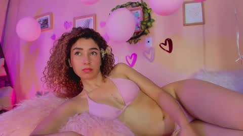 Snapshot of meggan_jade chatting on February 2025 01:11:02 AM Meggan online show from February 2025 01:11:02 AM