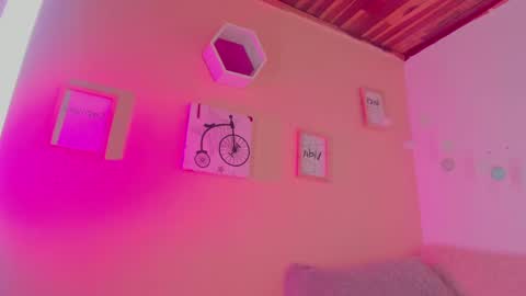 Snapshot of meggan_jade chatting on February 2025 11:45:01 PM Meggan online show from February 2025 11:45:01 PM