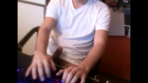 Snapshot of meks5544 chatting on December 2024 08:58:02 PM meks5544 online show from December 2024 08:58:02 PM