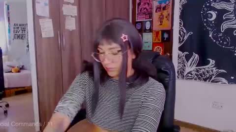 Melissa  -  -  Please help me to reach 100 thumbs up online show from October 2025 04:30:02 PM