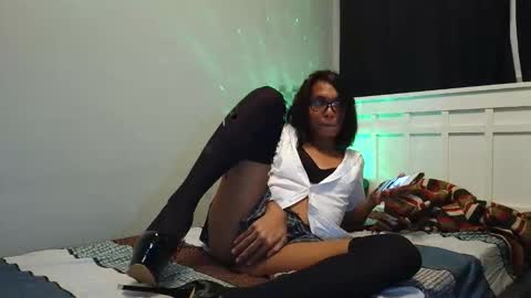 melahnie051002 online show from April 2026 03:06:01 PM