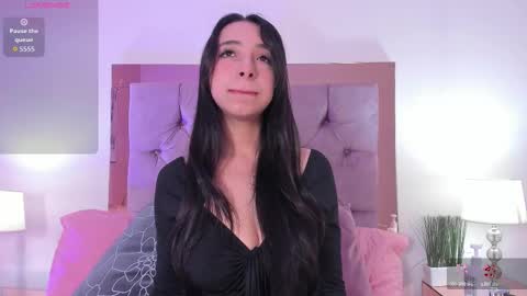 Snapshot of melanie__hills chatting on November 2025 11:19:01 AM Melanie online show from November 2025 11:19:01 AM