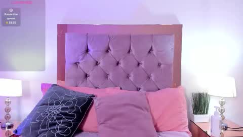 Snapshot of melanie__hills chatting on November 2025 11:43:01 AM Melanie online show from November 2025 11:43:01 AM