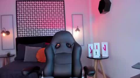 Snapshot of melanie_silver_ chatting on November 2025 10:34:02 PM Melanie online show from November 2025 10:34:02 PM