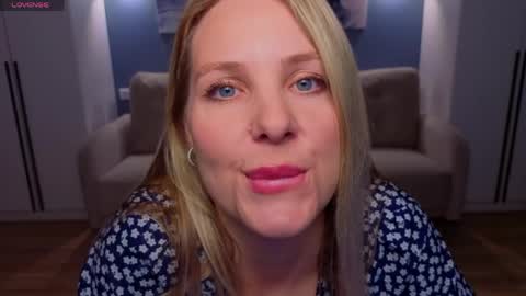 Snapshot of melaniebennett chatting on May 2026 06:53:01 AM Melanie Bennett online show from May 2026 06:53:01 AM