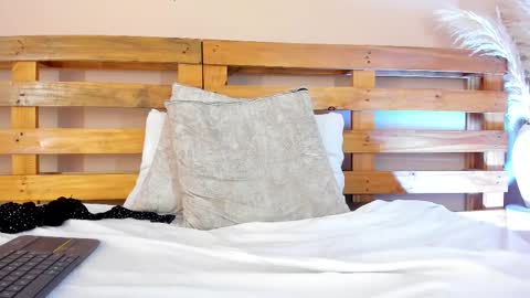 Melanie online show from February 2025 04:53:02 PM