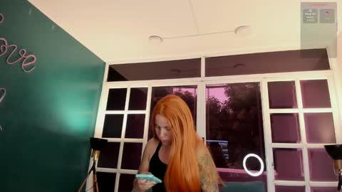 Melanie Roux online show from November 2025 11:44:02 AM