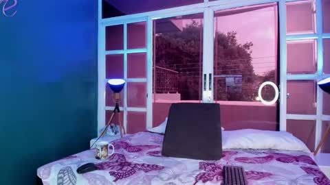 Melanie Roux online show from March 2026 08:04:01 PM