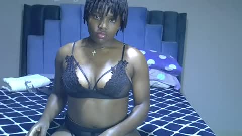 Snapshot of melanin_moon chatting on July 2026 07:49:02 PM Moon online show from July 2026 07:49:02 PM