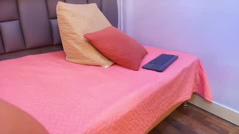 Snapshot of melany_roberts_ chatting on June 2026 03:31:01 AM Melany online show from June 2026 03:31:01 AM