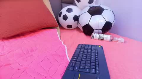 Snapshot of melany_roberts_ chatting on June 2026 05:12:01 AM Melany online show from June 2026 05:12:01 AM