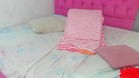 meli_lewis online show from December 2025 04:02:01 PM