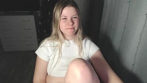 Snapshot of melissa__ray chatting on January 2025 04:48:01 PM Melissa Ray online show from January 2025 04:48:01 PM