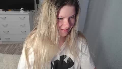 Snapshot of melissa__ray chatting on February 2025 03:04:01 AM Melissa Ray online show from February 2025 03:04:01 AM