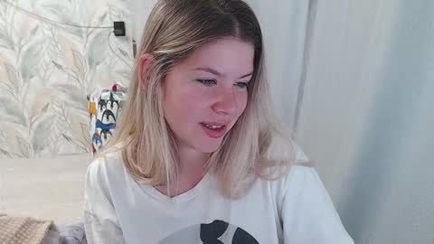 Snapshot of melissa__ray chatting on September 2025 03:08:01 AM Melissa Ray online show from September 2025 03:08:01 AM