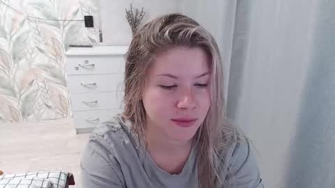 Snapshot of melissa__ray chatting on October 2025 05:47:01 PM Melissa Ray online show from October 2025 05:47:01 PM