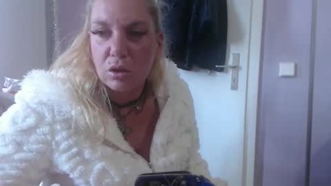 Snapshot of melli23 chatting on June 2026 01:45:01 PM Melli online show from June 2026 01:45:01 PM