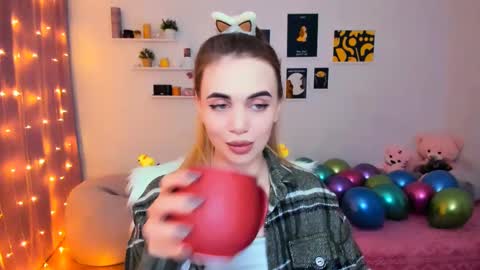 Snapshot of mellifluoustess chatting on February 2025 02:18:01 AM Tessa online show from February 2025 02:18:01 AM