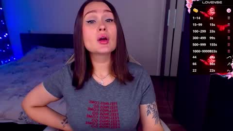 Snapshot of mellovell chatting on November 2025 08:18:01 PM Mel online show from November 2025 08:18:01 PM