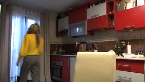 Melly online show from October 2025 08:16:02 AM