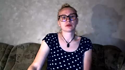 Snapshot of melly_rosey chatting on June 2026 01:35:01 PM Melly online show from June 2026 01:35:01 PM