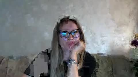 Snapshot of melly_rosey chatting on July 2026 08:38:02 AM Melly online show from July 2026 08:38:02 AM